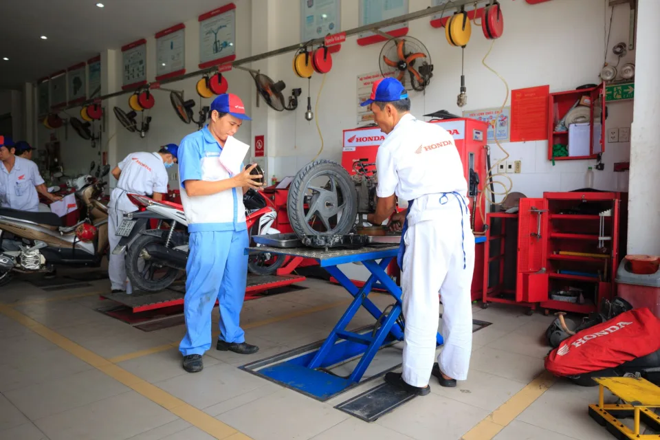 Đội ngũ thợ tại xưởng